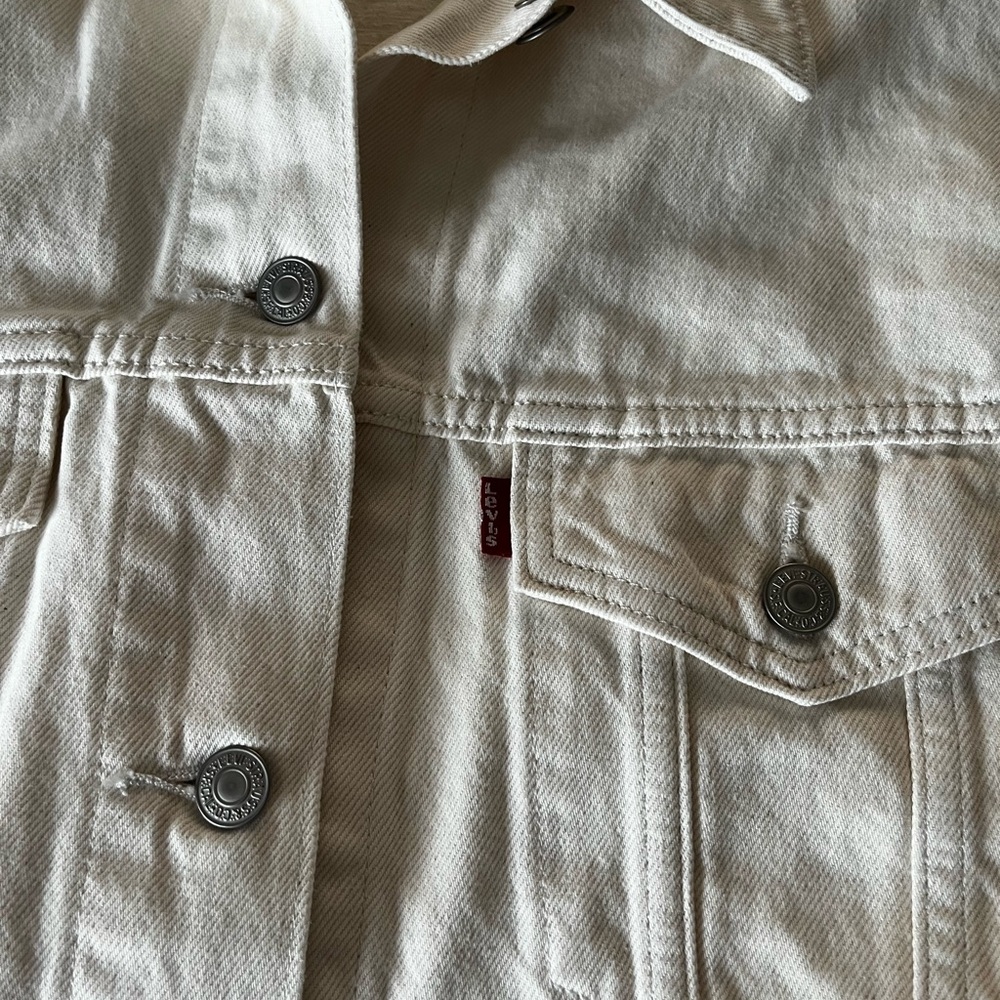 Levi's Men's White Jean Jacket - Picture 5 of 9